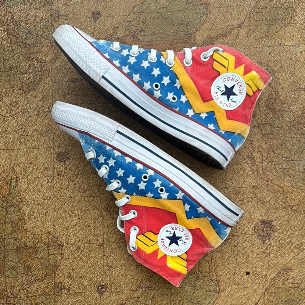 Wonder Woman Converse High-Top Sneakers M7 W9